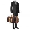 Bolsa de viaje Louis Vuitton Keepall 55 en lona Monogram marrón y cuero natural - Detail D2 thumbnail