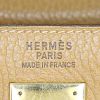 Bolso de mano Hermes Kelly 40 cm en cuero Fjord color oro - Detail D4 thumbnail