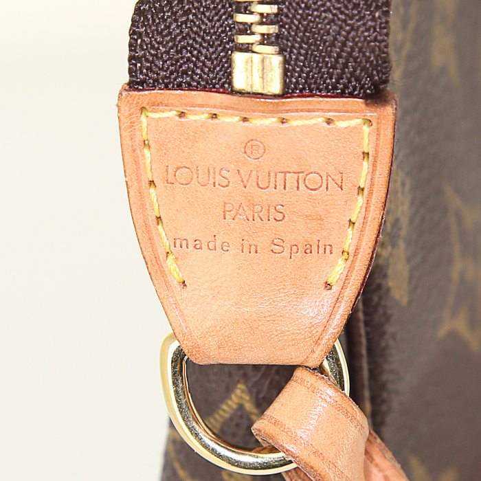 Bolsito de mano Louis Vuitton en lona Monogram revestida y cuero natural - Detail D3