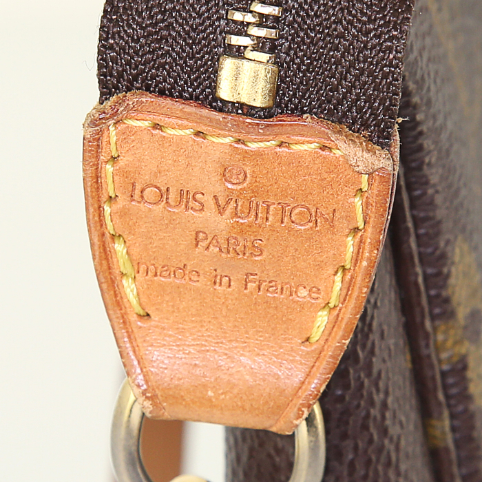 Pochette Louis Vuitton en toile monogram enduite et cuir naturel - Detail D3