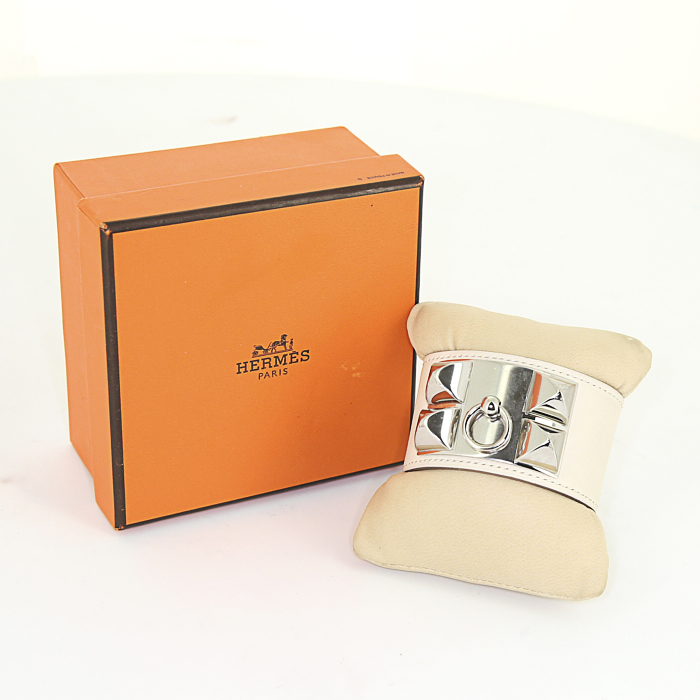 Hermes Médor cuff bracelet in palladium and leather - Detail D2