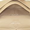 Bolso de mano Chanel Timeless en cuero acolchado beige - Detail D4 thumbnail