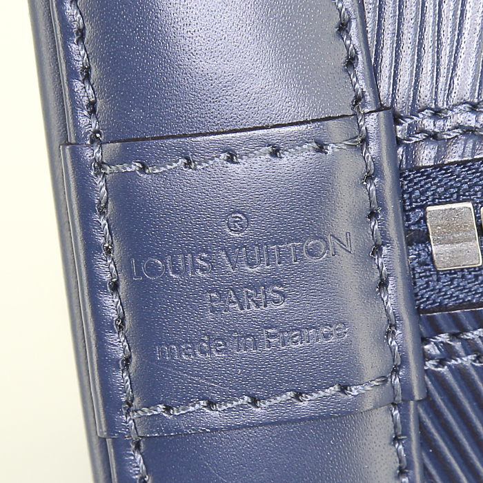 Louis Vuitton Alma handbag in navy blue epi leather - Detail D3