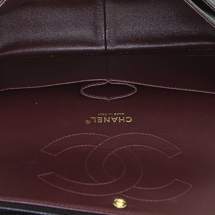 Sac à main Chanel Timeless jumbo en cuir matelassé noir - Detail D3