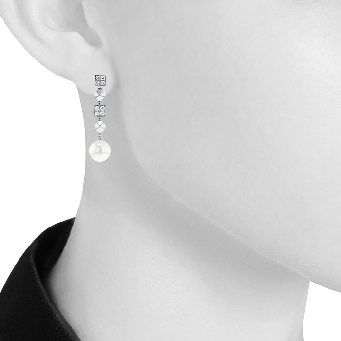 Paire de pendants d'oreilles Bulgari Lucéa en or blanc,  diamants et perles