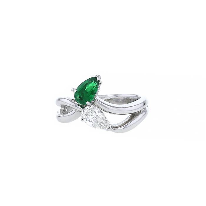 Vintage ring in platinium,  diamond and emerald - 00pp