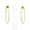 Chanel Camelia hoop earrings in yellow gold - 360 thumbnail