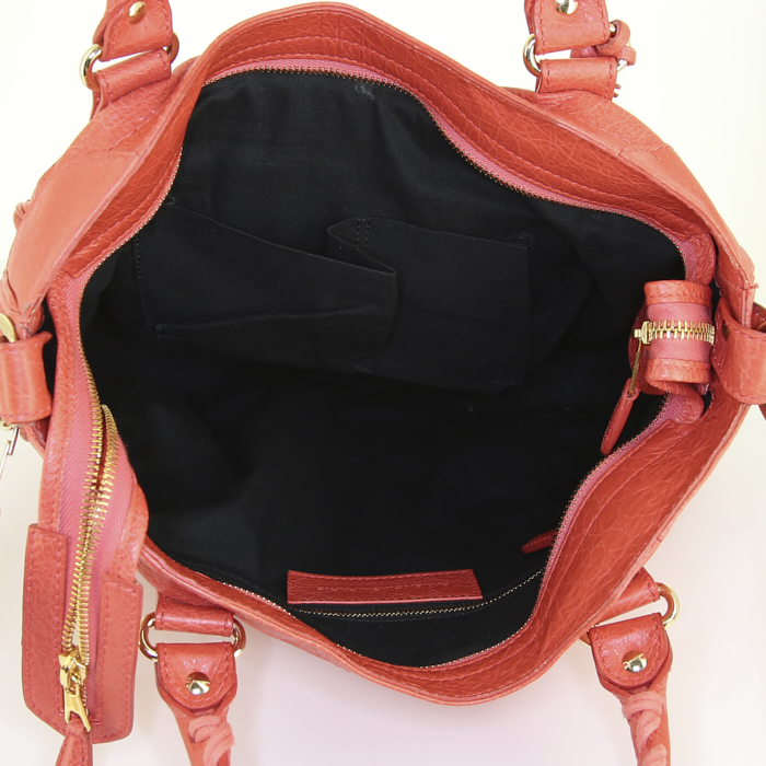 Balenciaga Velo handbag in coral leather - Detail D3