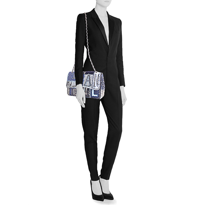 Borsa Chanel Timeless jumbo in tela denim e pelle verniciata blu - Detail D2