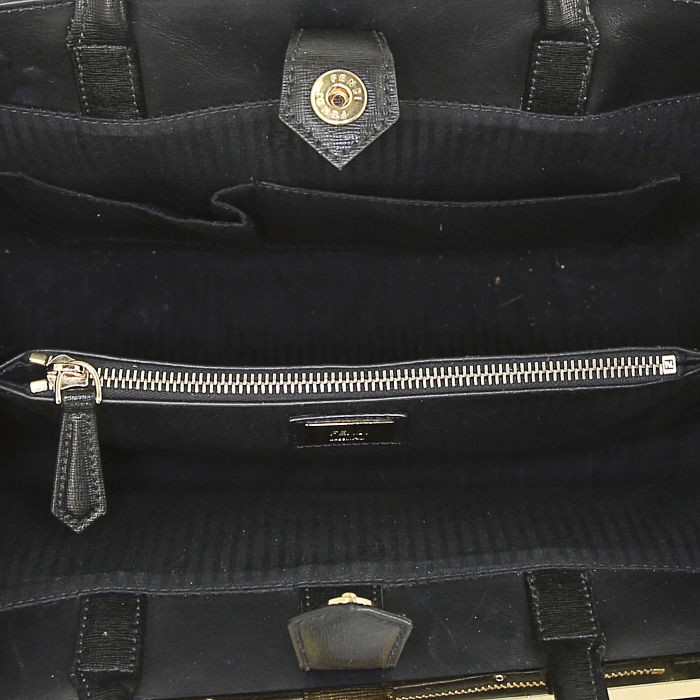 Sac à main Fendi 2 Jours grand modèle en cuir noir - Detail D3