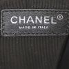 Chanel Timeless shoulder bag in iridescent green quilted leather - Detail D3 thumbnail