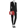 Bolso de mano Chanel Timeless jumbo en cuero acolchado rojo - Detail D2 thumbnail