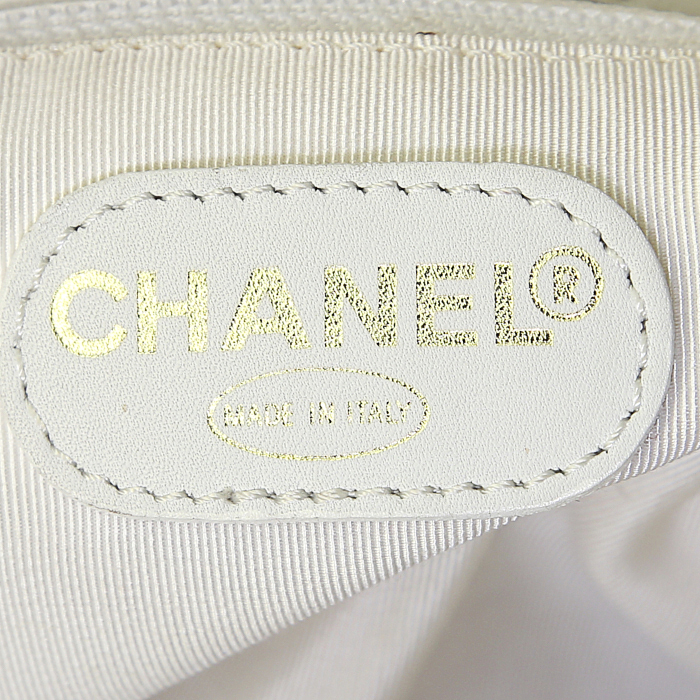 Bolso de mano Chanel Petit Shopping en cuero blanco - Detail D3
