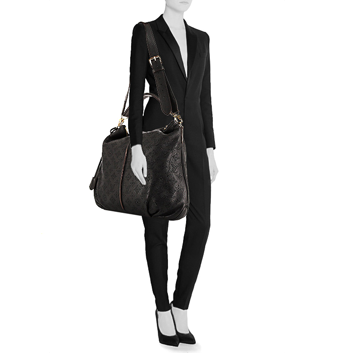 Bolso bandolera Louis Vuitton Selene en cuero mahina negro y cuero marrón - Detail D1