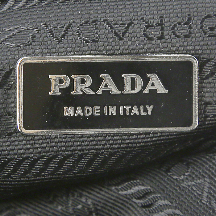 Bolso para llevar al hombro o en la mano Prada Antic Buckles en cuero negro y tela negra - Detail D3