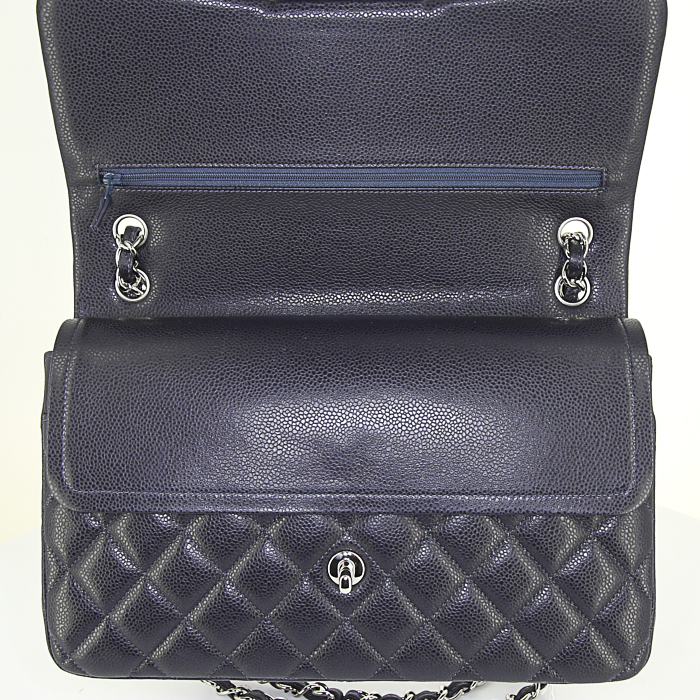 Chanel Timeless jumbo handbag in blue quilted grained leather - Detail D5