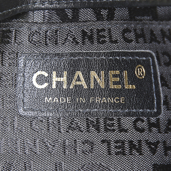 Pochette Chanel Choco bar in pelle trapuntata nera con decoro floreale - Detail D3