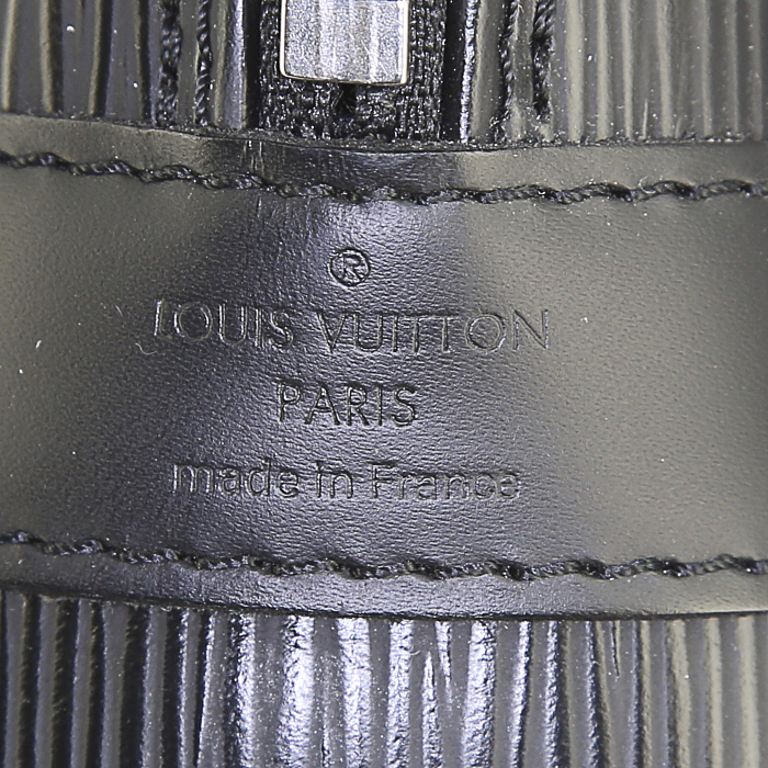 Porte-documents Louis Vuitton Voyage en cuir épi noir - Detail D3