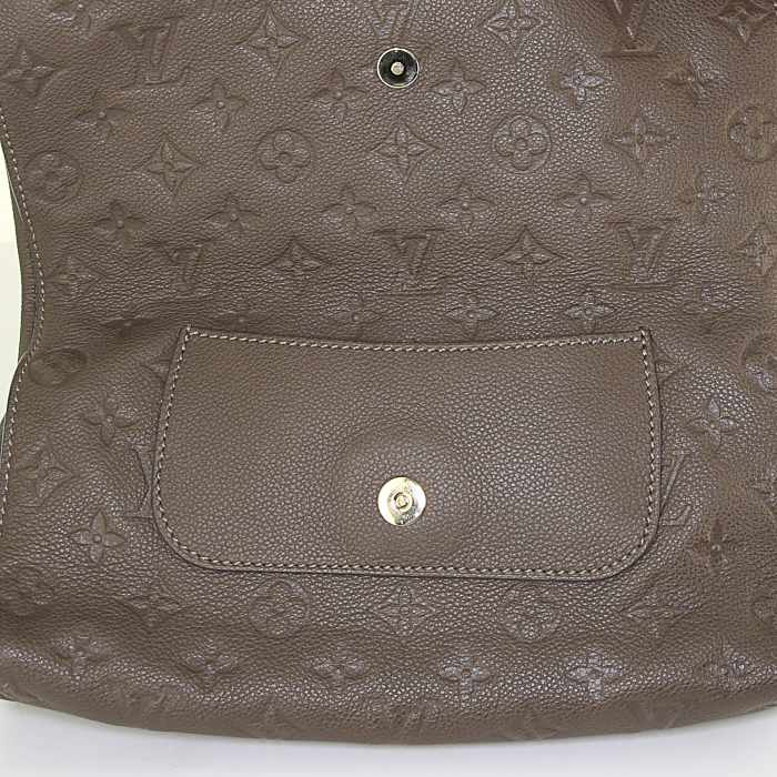 Pochette Louis Vuitton Petillante en cuir monogram taupe - Detail D2