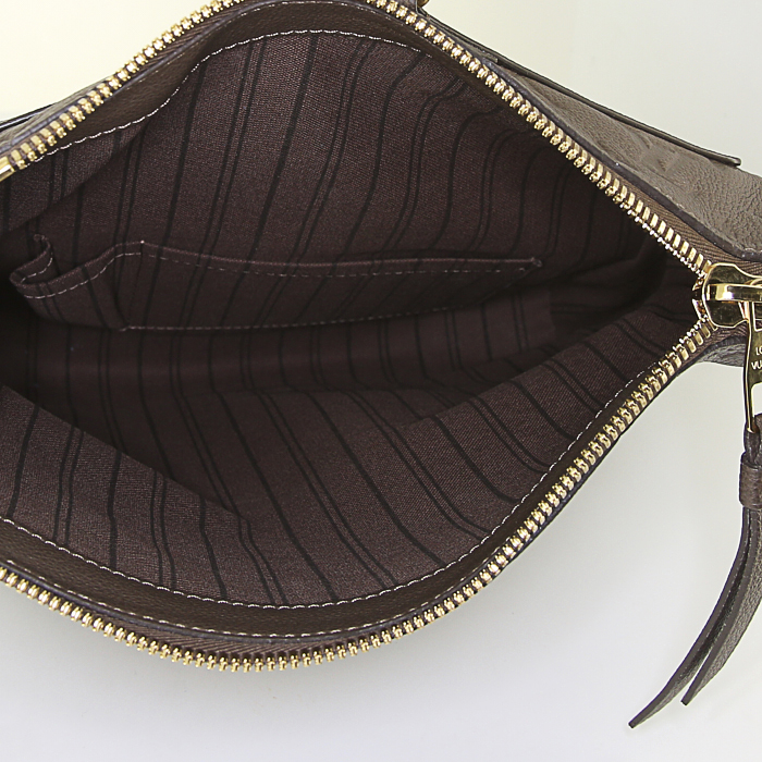 Pochette Louis Vuitton Petillante en cuir monogram taupe - Detail D3