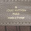 Bolsito de mano Louis Vuitton Petillante en cuero Monogram color topo - Detail D4 thumbnail