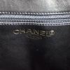 Sac à main Chanel Medaillon en cuir grainé matelassé noir - Detail D3 thumbnail