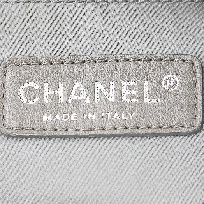 Chanel Coco Cabas shopping bag in black leather - Detail D3