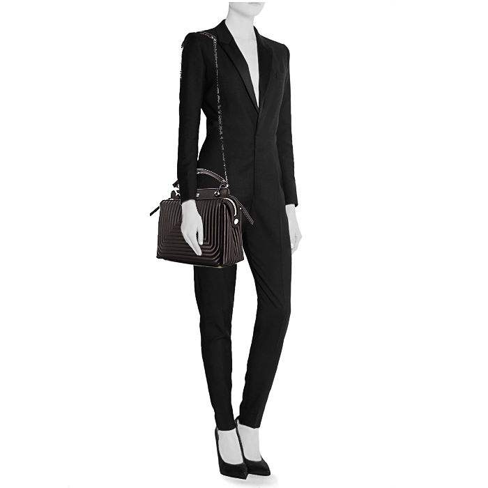 Fendi Dotcom shoulder bag in black quilted leather - Detail D1