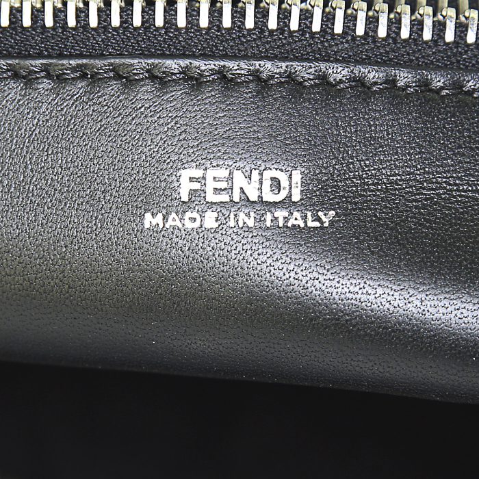 Borsa a tracolla Fendi Dotcom in pelle trapuntata nera - Detail D4