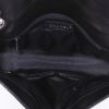 Bolso de mano Chanel 2.55 en charol acolchado negro - Detail D3 thumbnail
