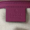 Bolso de mano Gucci Soho en charol rosa - Detail D3 thumbnail