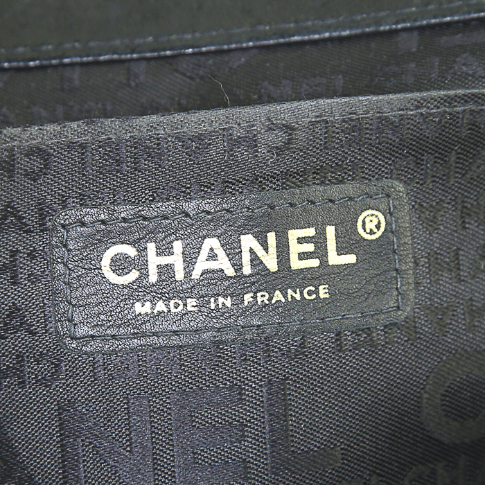 Chanel Camelia handbag in black leather - Detail D3