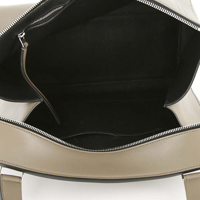 Bolso de mano Celine Edge modelo mediano en cuero color topo - Detail D2