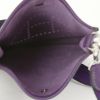 Bolso bandolera Hermès Mini Evelyne en cuero togo violeta - Detail D2 thumbnail
