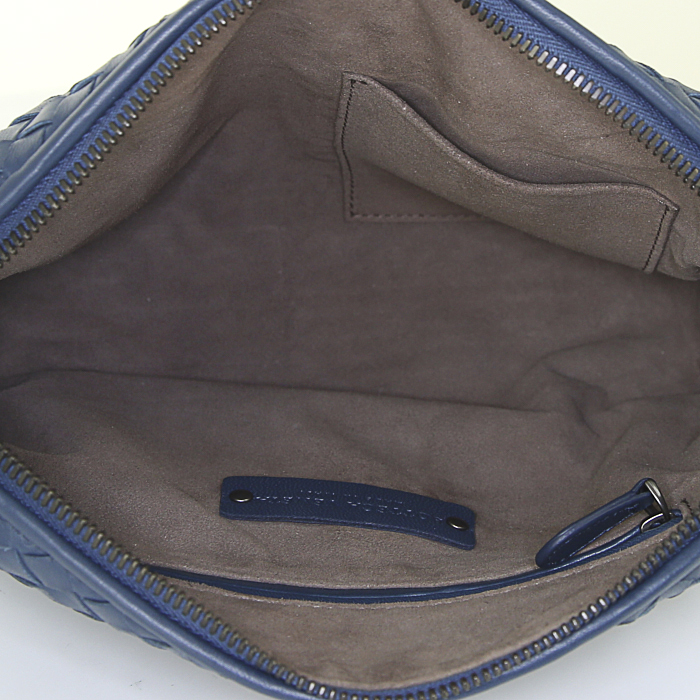 Bolso bandolera Bottega Veneta Messenger en cuero intrecciato azul - Detail D2
