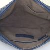 Bottega Veneta Messenger shoulder bag in blue intrecciato leather - Detail D2 thumbnail