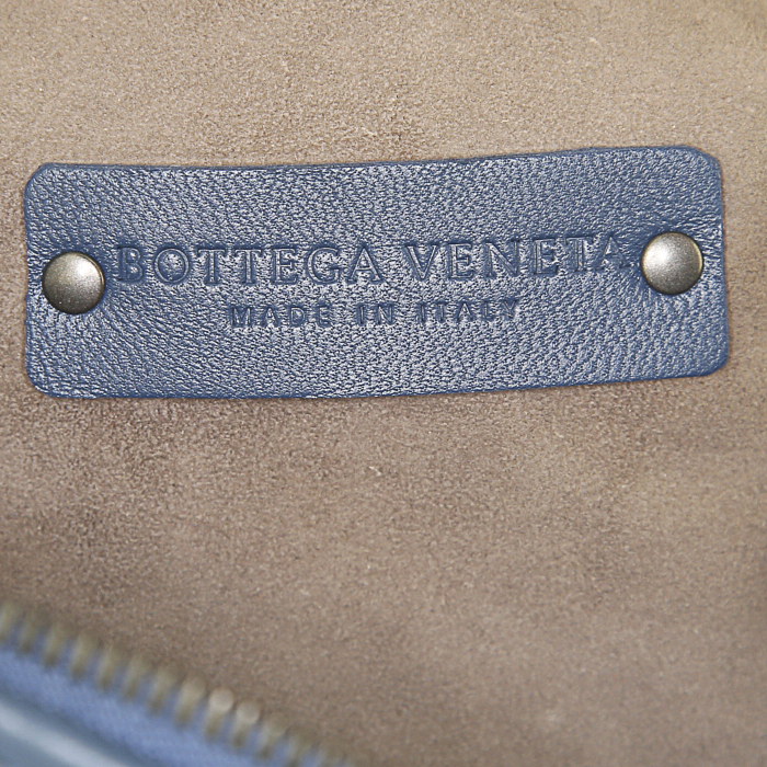 Sac bandoulière Bottega Veneta Messenger en cuir intrecciato bleu - Detail D3