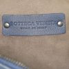 Bottega Veneta Messenger shoulder bag in blue intrecciato leather - Detail D3 thumbnail