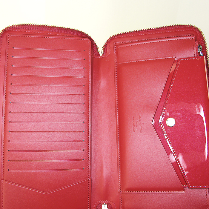 Bolsito de mano Louis Vuitton Organizer en charol Monogram rojo - Detail D2