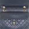 Bolso de mano Chanel Timeless en cuero azul marino - Detail D5 thumbnail