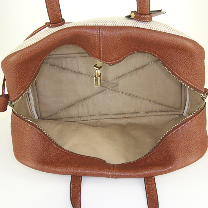 Sac de voyage Hermes Victoria en cuir togo marron-caramel et toile beige - Detail D2