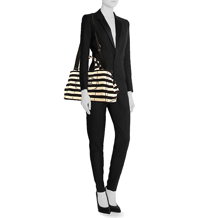 Shopping bag Prada Canapa in tela marrone e bianca a righe - Detail D1