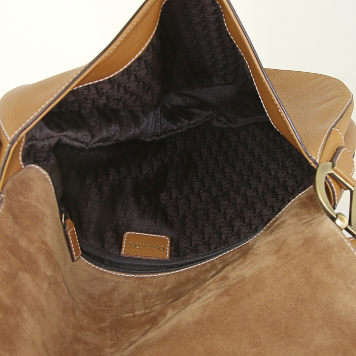 Sac bandoulière Dior Saddle en cuir gold - Detail D2