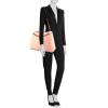Shopping bag Gucci GG Marmont in pelle trapuntata rosa pallido con motivo a spina di pesce - Detail D2 thumbnail