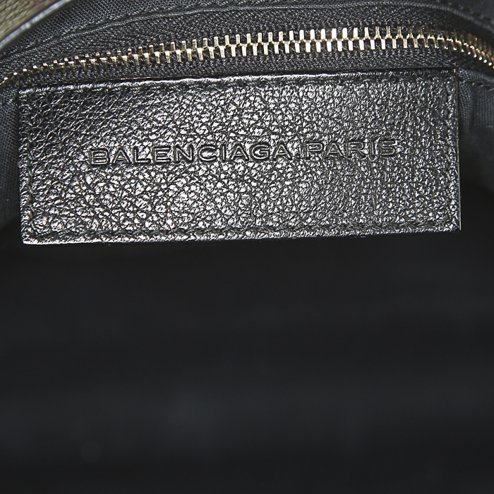 Balenciaga Classic City handbag in black leather - Detail D4