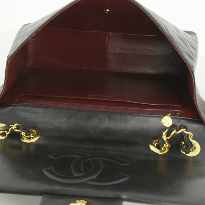 Bolso de mano Chanel Timeless Maxi Jumbo en cuero acolchado negro - Detail D3