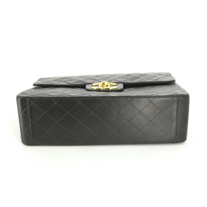 Sac à main Chanel Timeless Maxi Jumbo en cuir matelassé noir - Detail D5