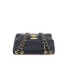 Bolso de mano Chanel Timeless jumbo en cuero acolchado azul marino - 360 Front thumbnail