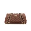 Bolso de mano Chanel Timeless jumbo en cuero acolchado marrón - 360 Front thumbnail