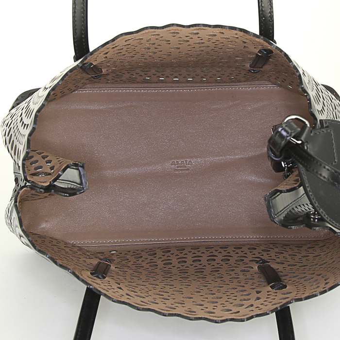 Shopping bag Alaia in black leather - Detail D2